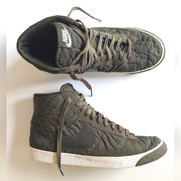 NIKE Blazer Mid Premium SE Hi Top Trainers - Picture 3 of 11
